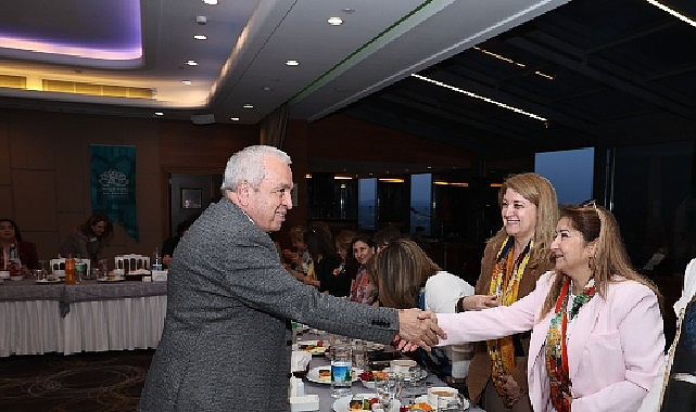 Başkan Şadi Özdemir kadınlarla iftarda buluştu