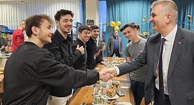 Başkan Sezer Üniversite öğrencileri ile iftarda buluştu
