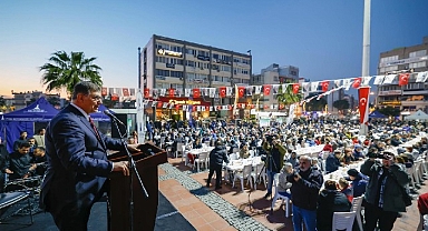Başkan Tugay'dan iftar sofrasında dayanışma mesajı “Birlik ve beraberlik olduktan sonra her şeyin üstesinden geliriz”