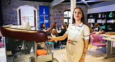 Başkan Tugay, Meslek Fabrikası’nda Güler Sabancı’yı ağırladı