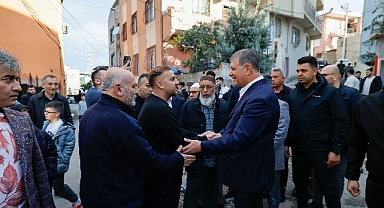 Başkan Tugay, yurttaşlarla bayramlaştı