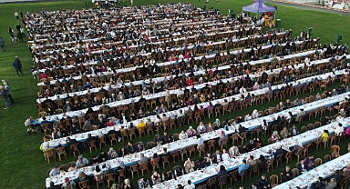 Bayındır Belediyesi Kadir Gecesi’nde İftar Yemeği Düzenledi