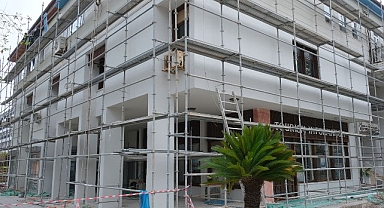 Belediye binasında tadilat çalışmaları devam ediyor