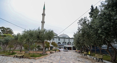 Buca’da bayram hazırlığı: Mezarlıklar ve camiler temizlendi