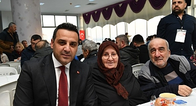 Çiğli Belediyesi'nden Dayanışma Sofrası: Başkan Yıldız Vatandaşlarla İftarda Buluştu