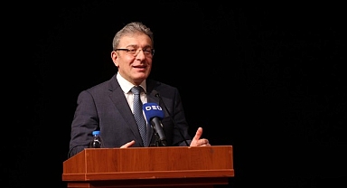 DEÜ’DE Tiyatro Coşkusu: Muhsin Ertuğrul ve Suat Taşer Ödülleri Sahiplerini Buldu