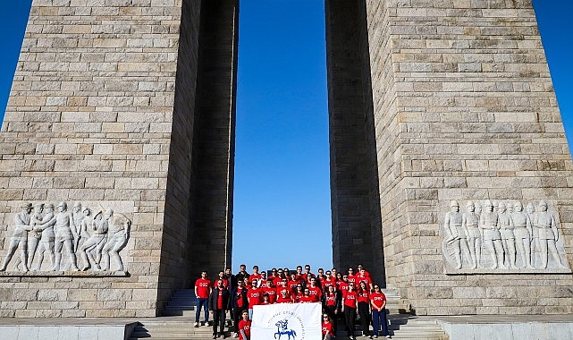 DEÜ öğrencileri Çanakkale'de şehitleri andı