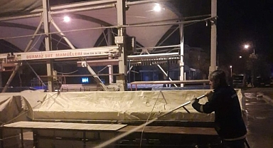Didim’de Semt Pazarlarında Temizlik ve Yıkama Çalışmaları Devam Ediyor