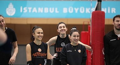 Eczacıbaşı Dynavit, Kuzeyboru karşılaşmasında ev sahibi