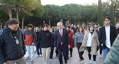 Ege Üniversitesi öğrencileri Çanakkale şehitlerinin huzuruna çıktı