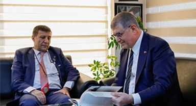 Gazilerden Başkan Tugay’ı duygulandıran armağan
