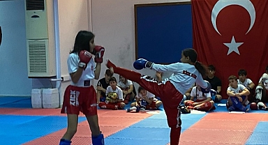 Geleceğin Kick Boks sporcuları kuşak atladı