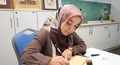 Hüsn-i Hat ile kalemin dilini konuşturuyorlar