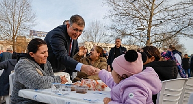 İzmir Büyükşehir Belediyesi'nin iftar sofrası Urla'da kuruldu