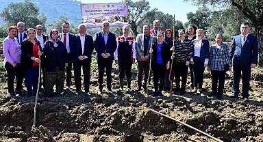 İzmir’de Kadın Çiftçilere Destek: Dut Fidanları Toprakla Buluştu!