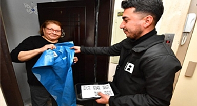İzmir’in atık yönetiminde “QR kodlu mavi poşet” dönemi