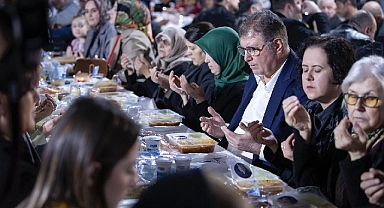 İzmir'in dayanışma ruhu iftar sofralarında büyüyor