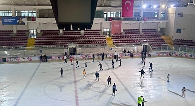 Kadınlar buz pistinde buluştu