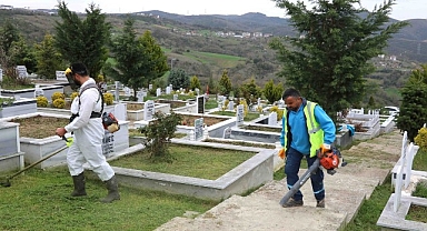Kocaeli’de mezarlıklar bayrama hazır