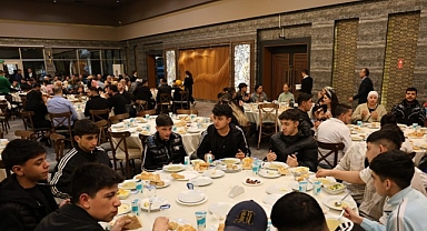 Kocaeli’de Roman vatandaşlar iftarda buluştu
