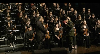 Oratoryo’da açılan Türk Bayrağı Şehit ailesine teslim edildi