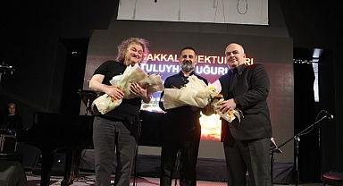 Piyanist Tuluyhan Uğurlu'dan çanakkale zaferi konseri