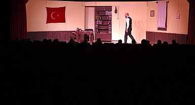 Şair, Şiir, Şuur’ oyunu tiyatroseverler ile buluştu