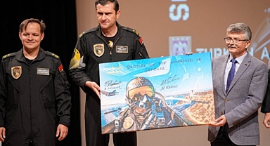 SOLOTÜRK pilotları Ege Üniversitesi öğrencileriyle bir araya geldi