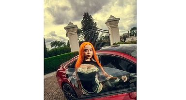 Yepyeni Mercedes-Benz CLA, Roma'daki yıldızlarla dolu dünya prömiyerinde etkileyici bir performans sergiledi