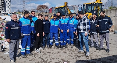 10 ton çöp içinde 100 bin TL’yi aradılar