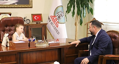 23 Nisan’da Başkanlık Koltuğuna Esila Oturdu