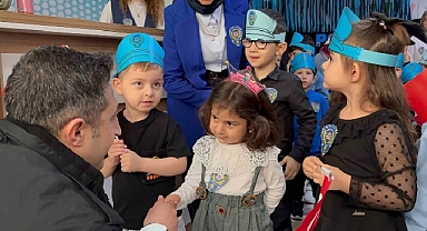 Anne Şehir’de polislere sürpriz kutlama