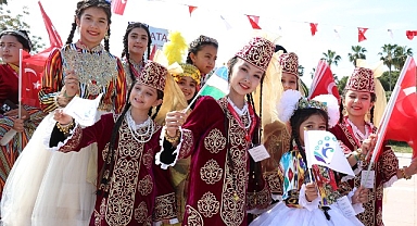 Antalya sokakları dünya çocuklarıyla renklendi
