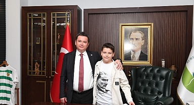 Başkan Aydın koltuğunu çocuklara devretti