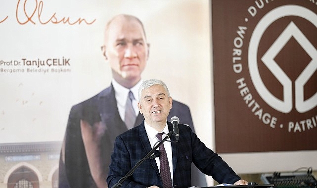 Başkan Çelik, Bergama Belediyesi'nde Bir Yıllık Çalışmaları Değerlendirdi Başkan Çelik, Bergama Belediyesi'nde Bir Yıllık Çalışmaları Değerlendirdi