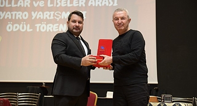 Başkan Çırpanoğlu’ndan tiyatrocu öğrencilere destek