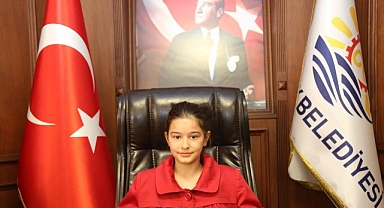 Başkan Sezer koltuğunu Aslı Çırak’a devretti