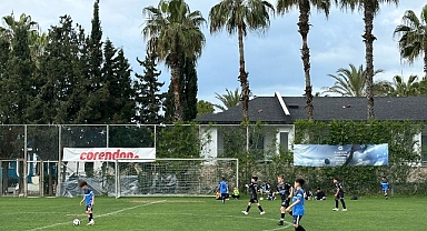 Başkan Topaloğlu’ndan geleceğin futbolcularına ziyaret