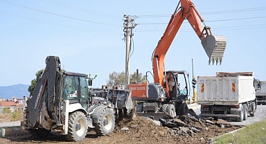 Burhaniye Belediyesi Fen İşleri Ekipleri Çalışmalarını Sürdürüyor