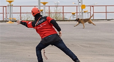 İki kardeş afetlerde mucize yaratıyor