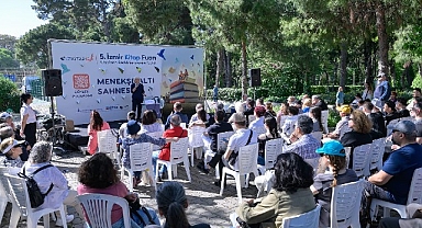 İzmirliler İzmir Kitap Fuarı’na akın etti