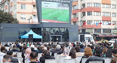 İzmit Kent Meydanı'nda Yeşil-Siyah heyecan