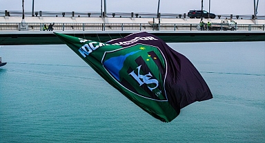Kocaelispor bayrağı, Osmangazi Köprüsü'ne asıldı: O iş tamam!