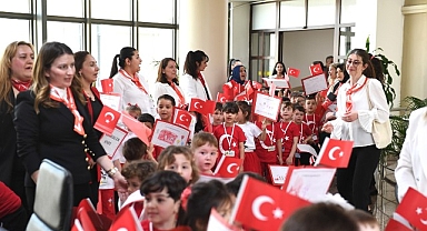 Minik öğrencilerden Başkan Aydın’a 23 Nisan ziyareti