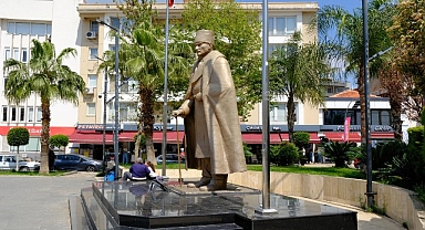 Narlıdere Belediyesi, Atatürk Anıtı’nı Bakıma Aldı