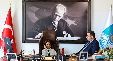 Narlıdere’de, Başkan Erman Uzun koltuğu Boran’a devretti