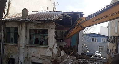 Osmangazi’de metruk binalar yıkılıyor