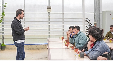 Seranın Özel Konukları Çiçek Dikti