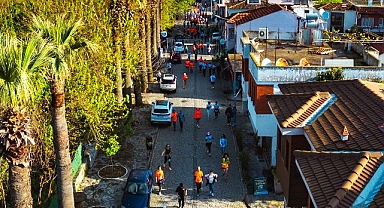 Yüzlerce sporcu Efes Ultra Maratonu’nda dünya mirasını koşarak keşfetti