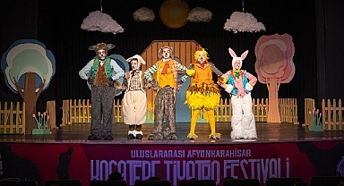 Alkışlar Karabağlar Kent Tiyatrosu’na